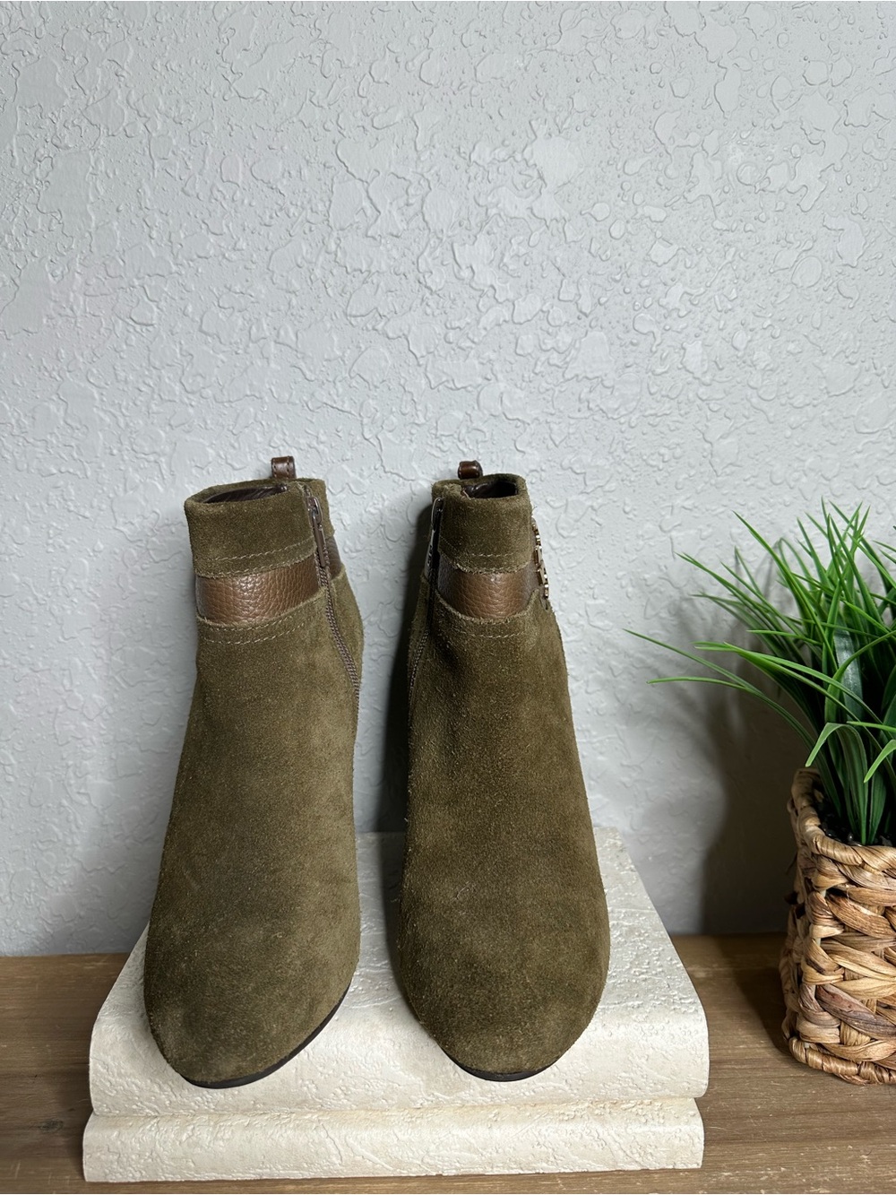 Tory Burch olive green suede wood wedge ankle boot with gold TT accent. Size 8.5 - Picture 5 of 15